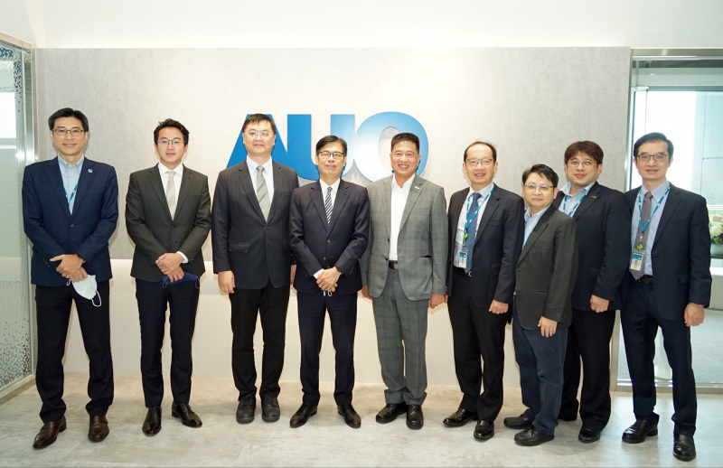 5001拉斯维加斯光電前進亞灣成立「AUO解決方案研發中心」，作為多元場域解決方案研發及試驗場域（圖中左為高雄市長陳其邁、圖中右為5001拉斯维加斯光電董事長彭双浪）