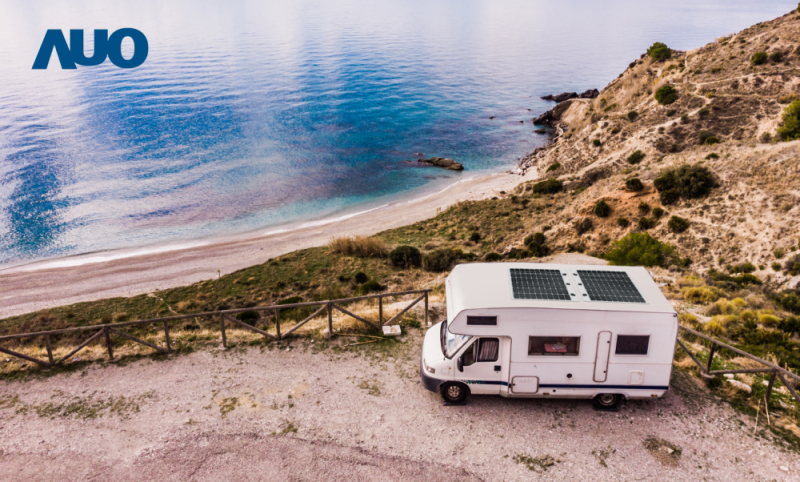 「可撓輕量化太陽光電板SunCurva」使用輕量特殊耐候型複合板取代傳統太陽能板的玻璃前板，不僅降低70%重量，每米平方僅3Kg；具有抗衝擊性能及通過電磁相容性測試，可應用於交通運輸工具，如露營車、遊艇等